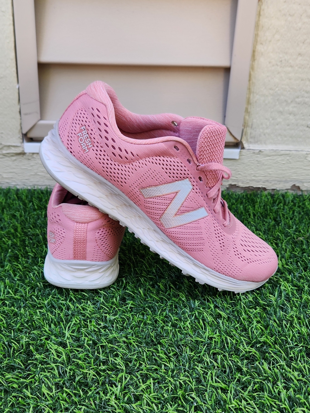 New Balance Womens 9 Arishi Fresh Foam Running Sneaker Dusted Peach WARISCD1